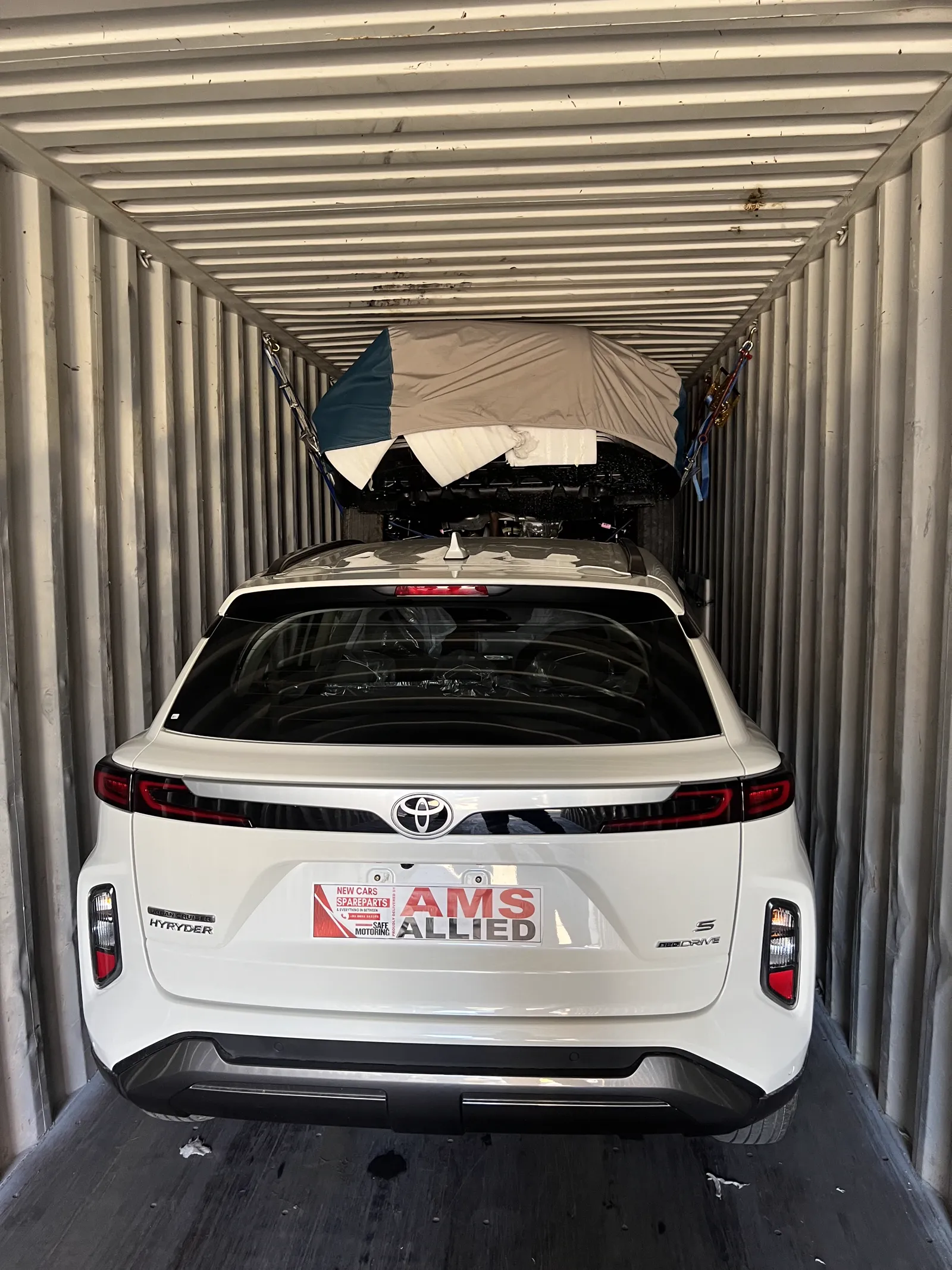 Container positioning before final securing