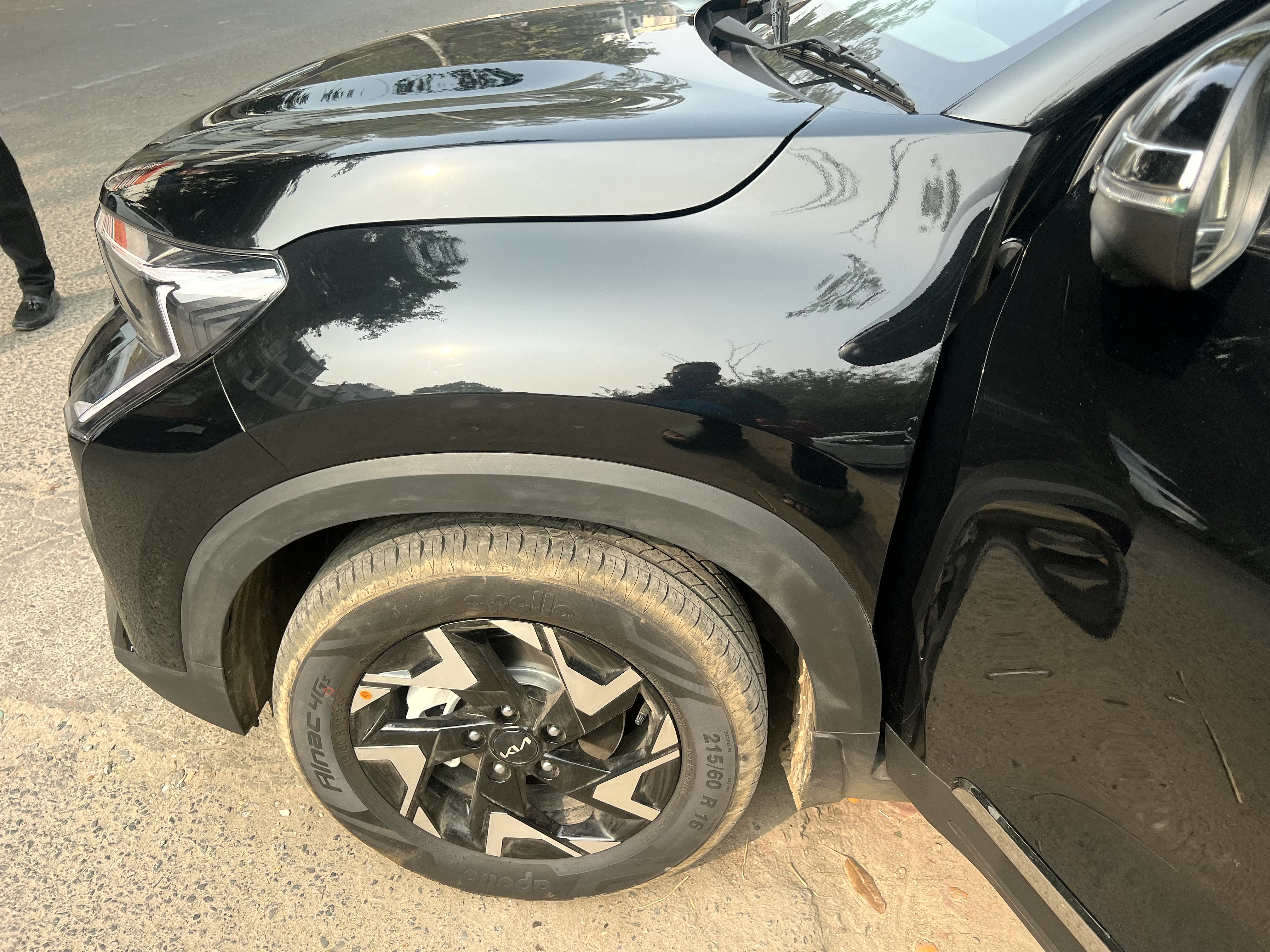 Alloy wheel & arch detail