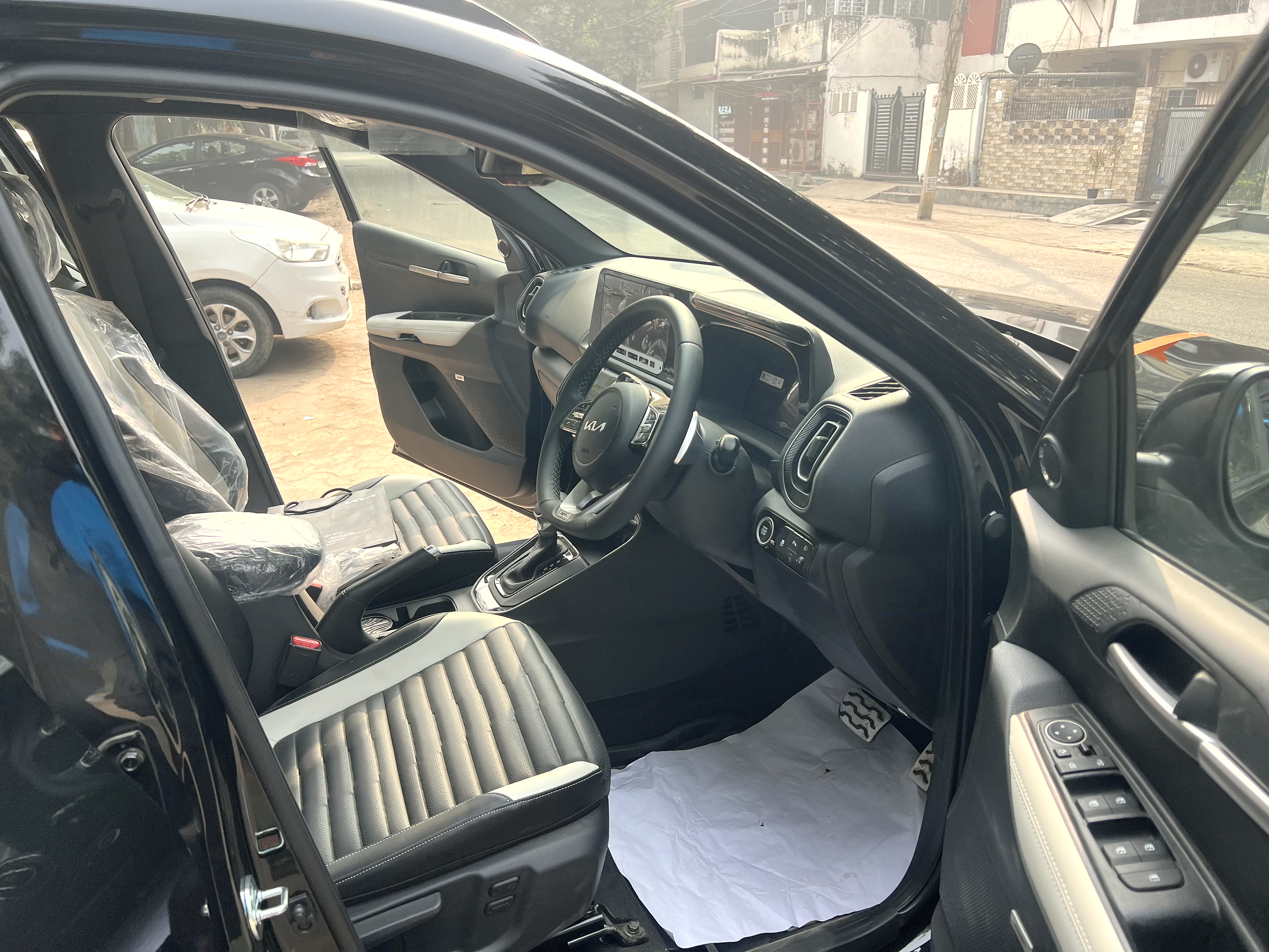 Driver's door & seat