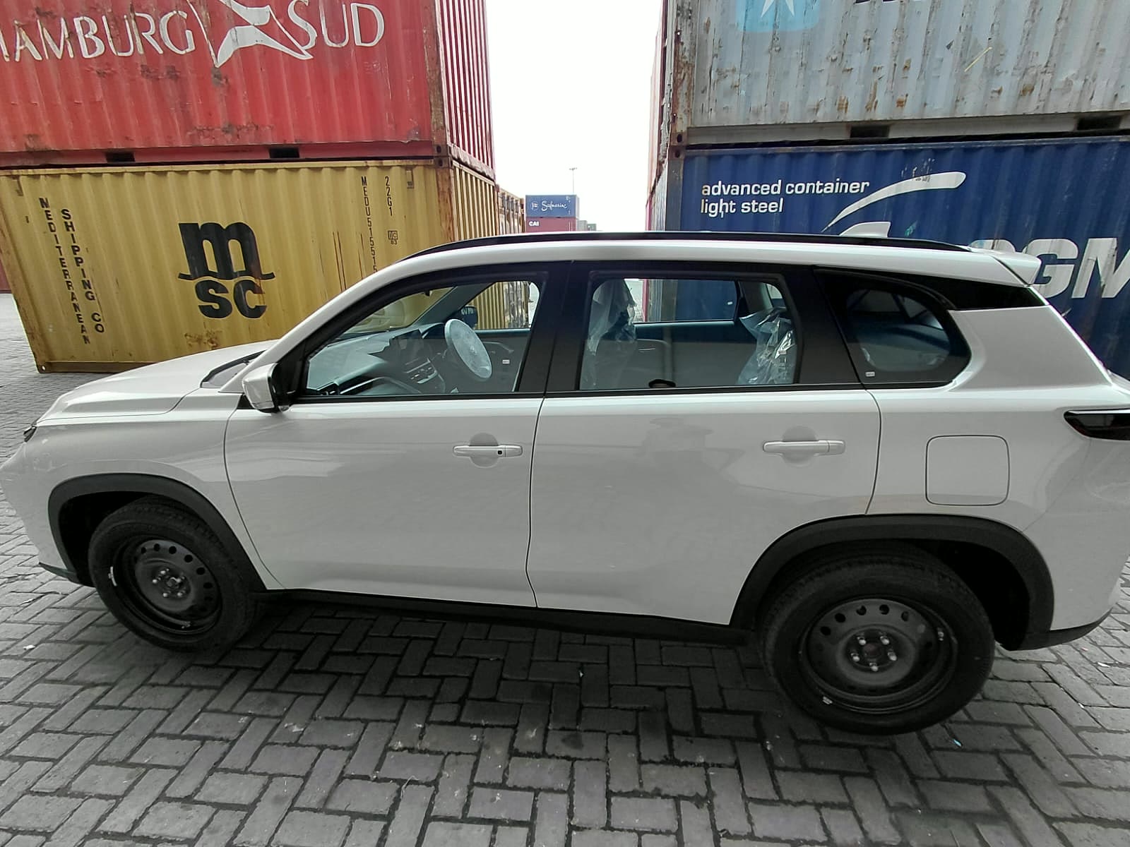 Side profile, container yard